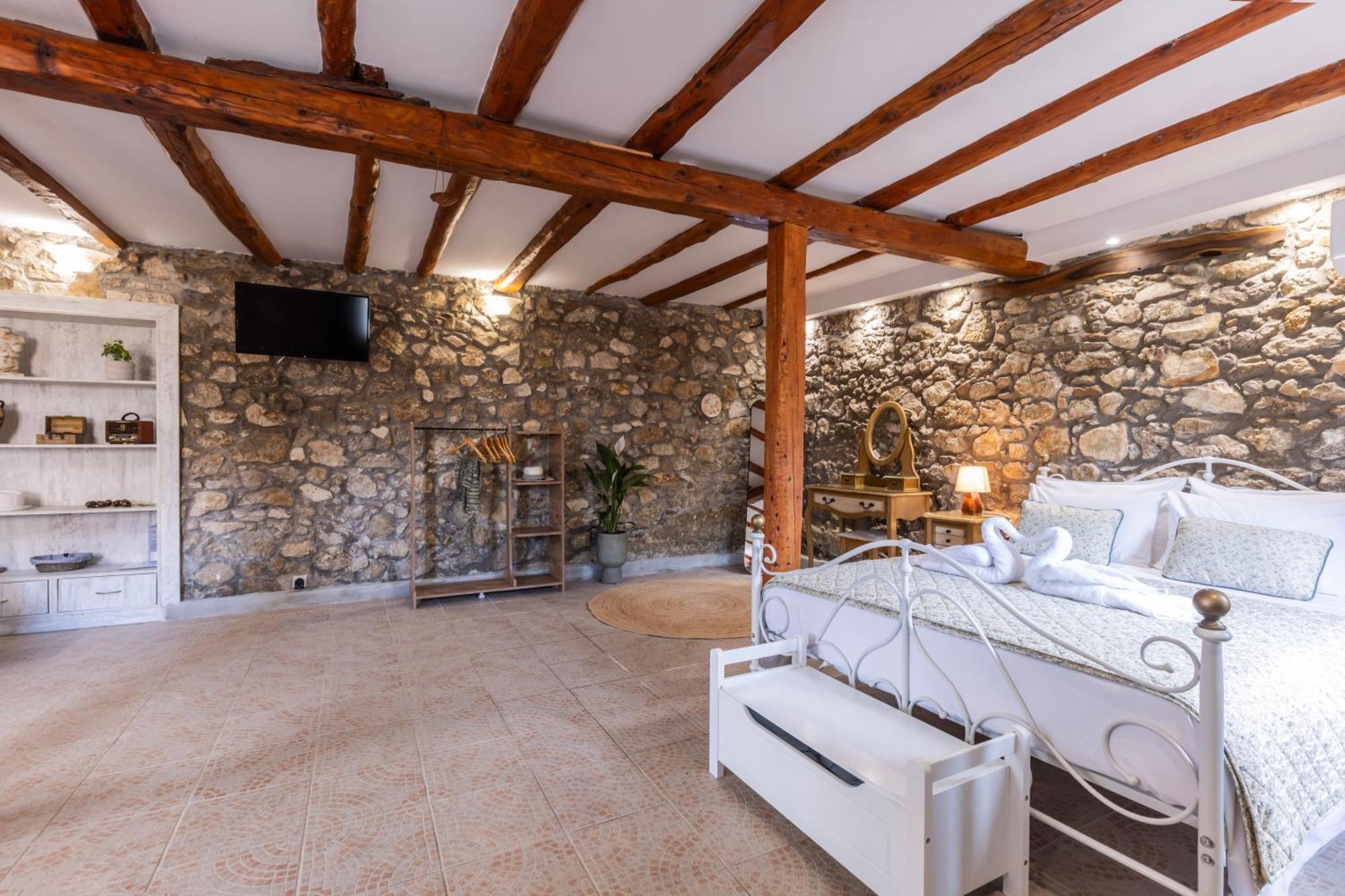 The Stone Suite Moraitika Exterior photo